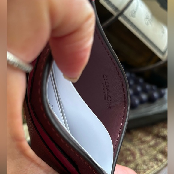 Authentic COACH HEART pebbled smooth leather card case - Picture 5 of 7